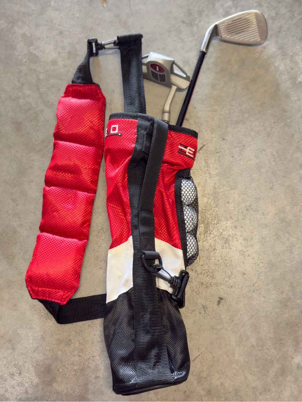 Red and Black Men’s Golf Club Carry Bag